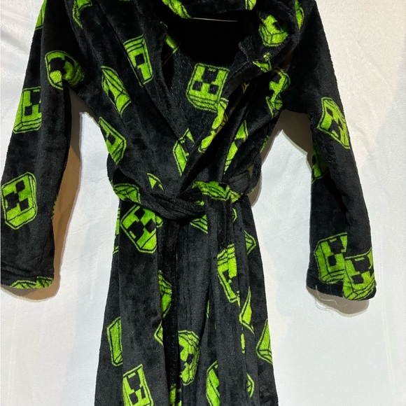2/$30 MINECRAFT LEGENDS Boy’s Hooded Robe With Belt Size S(6) - Picture 2 of 4